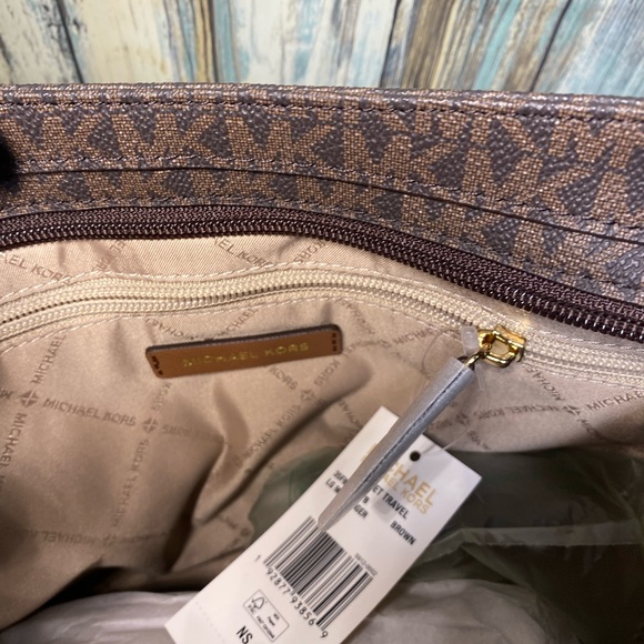 MICHAEL KORS JET SET LARGE LOGO MESSENGER BAG - Picture 8 of 9